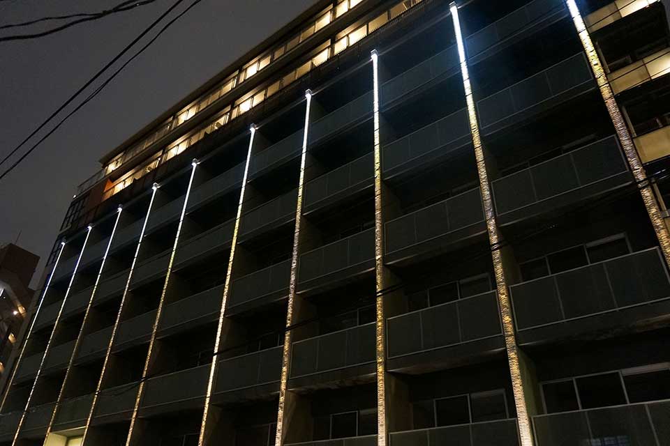 Linear Illumination: Condominium in Sumida Ward (Tokyo)