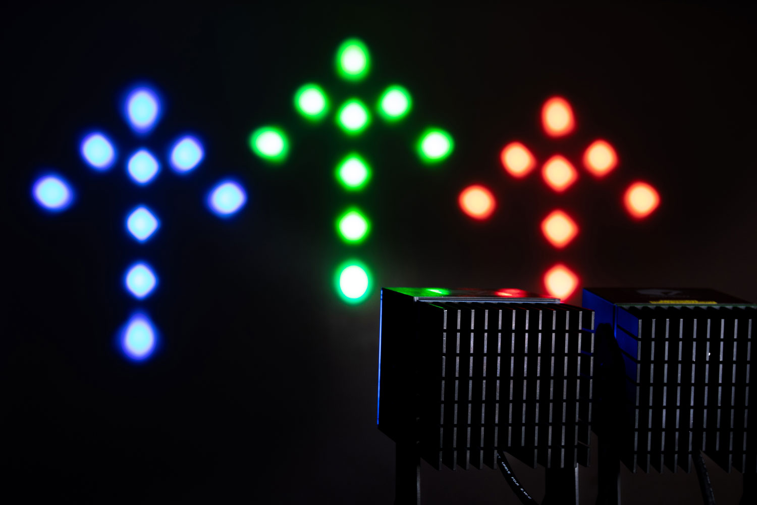 矢印型 光パターン形成LED照明「ホロライト・アロー」シリーズ