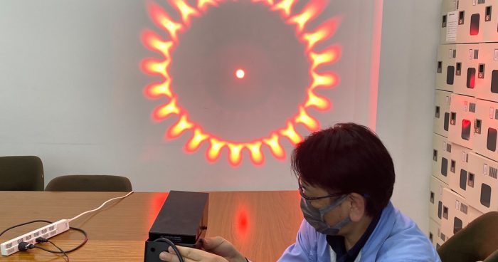 工場向け照明装置開発 安全対策と作業支援を一体化＠静岡新聞