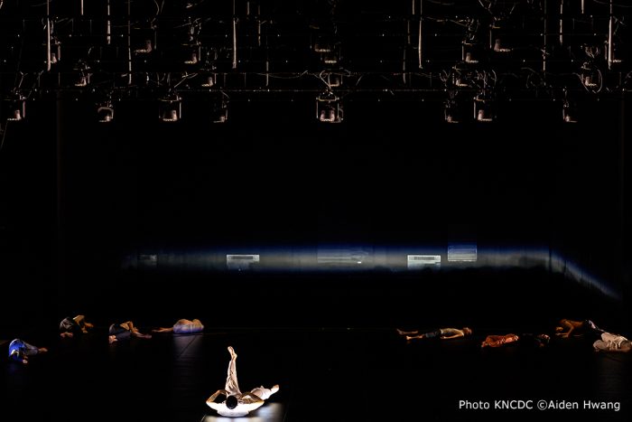 照明協力：Korea National Contemporary Dance Company 「Writing Using」01